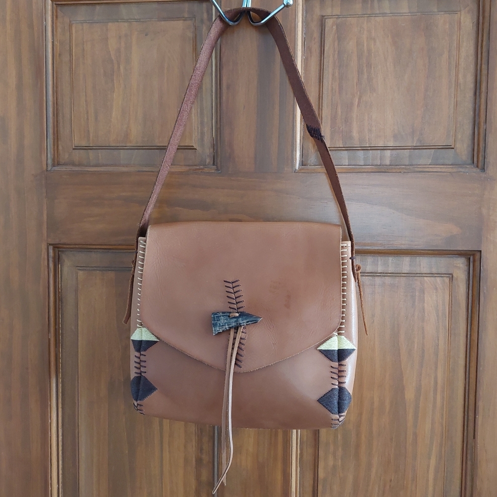 EUC Lucky Brand Tan Naked Leather Short Shoulder Flap Bag w/ Hemp Whipstitching